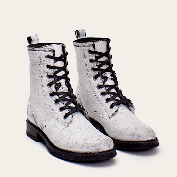 RARE Frye Veronica Combat White Cracked Leather Lace Up Riding